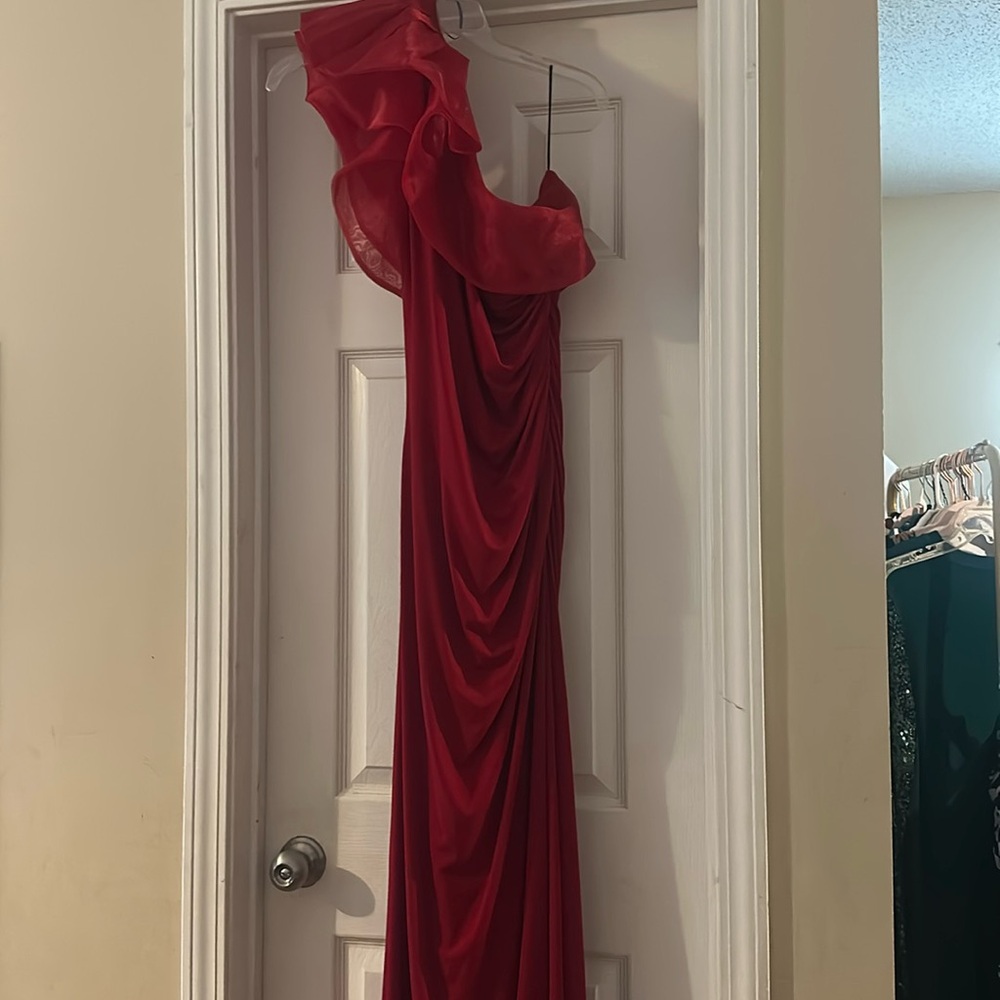 Issa salsa 💃🏽 red Date Night Juno Dress